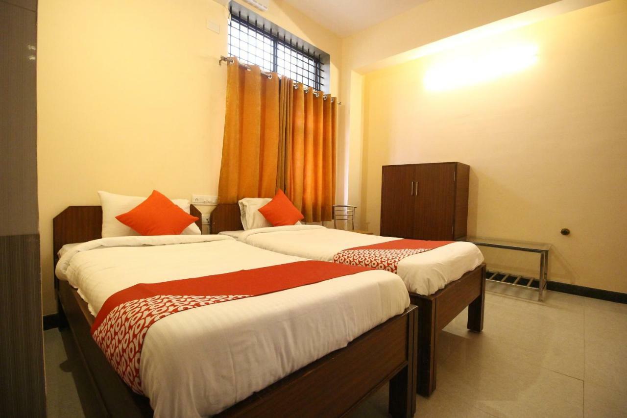 Oyo Flagship 30734 Jeevan Lodge 希莫加 外观 照片