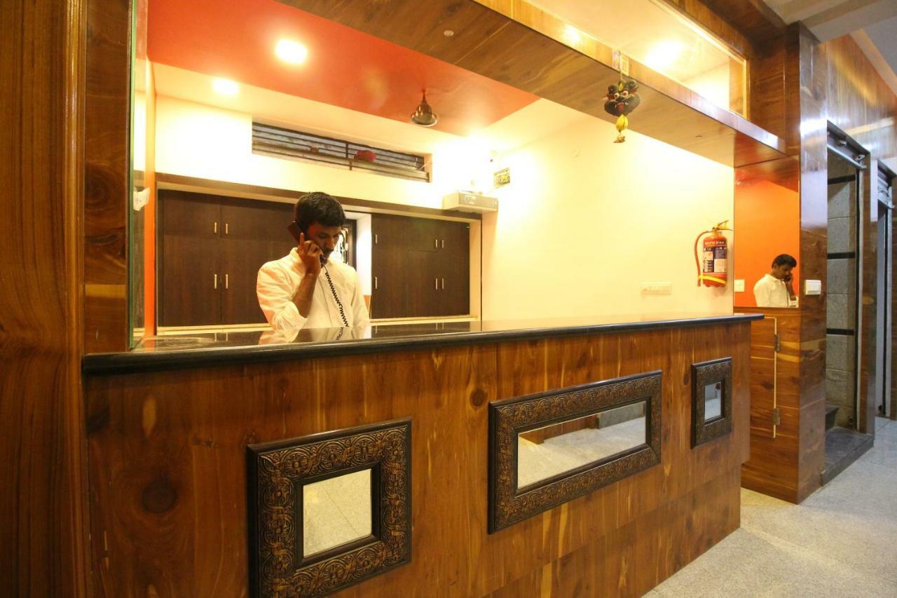 Oyo Flagship 30734 Jeevan Lodge 希莫加 外观 照片