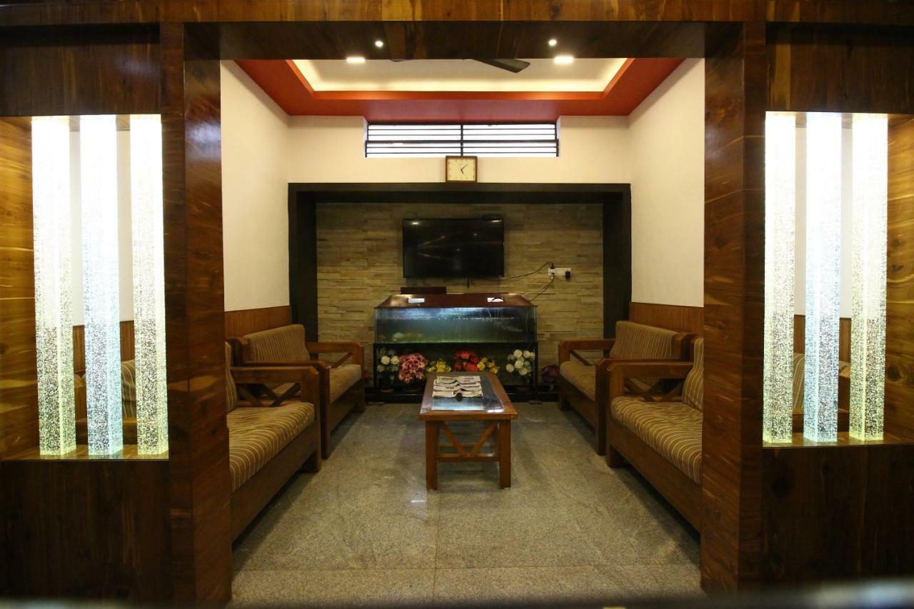 Oyo Flagship 30734 Jeevan Lodge 希莫加 外观 照片