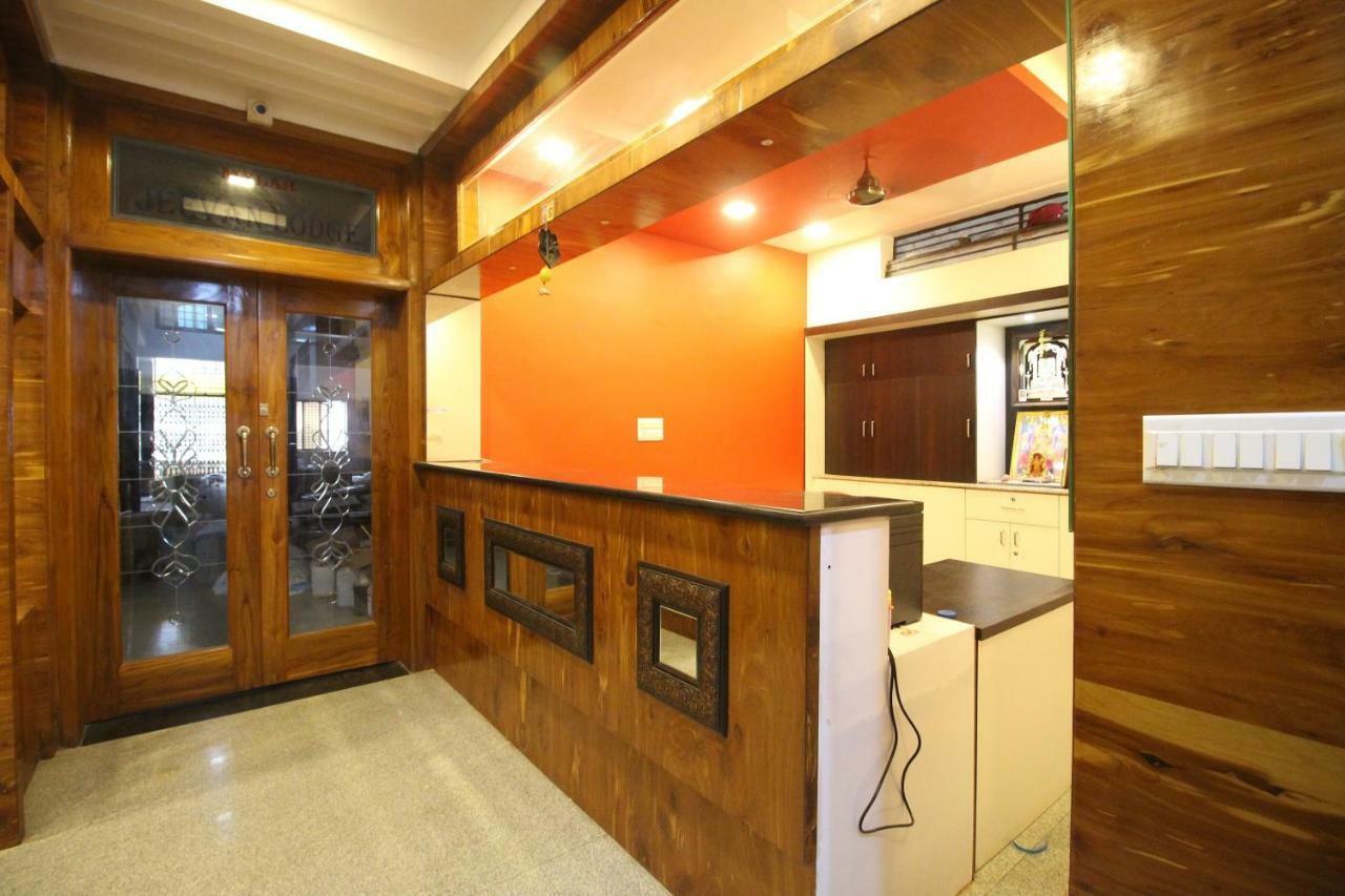 Oyo Flagship 30734 Jeevan Lodge 希莫加 外观 照片