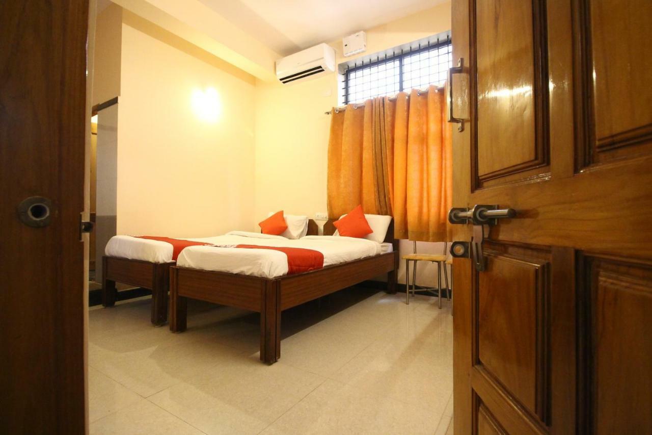 Oyo Flagship 30734 Jeevan Lodge 希莫加 外观 照片